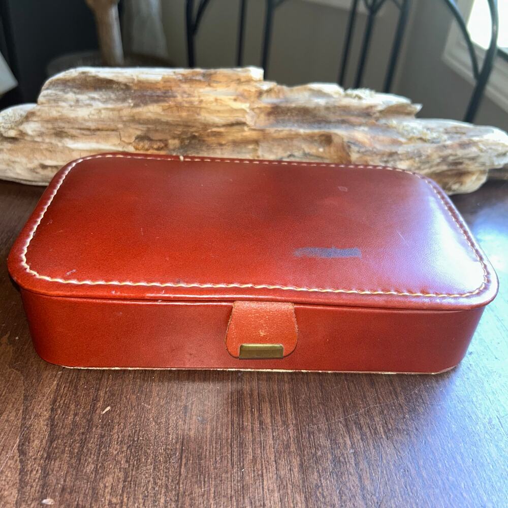 Vintage Hickok travel case crafted from brown top-grain cowhide leather